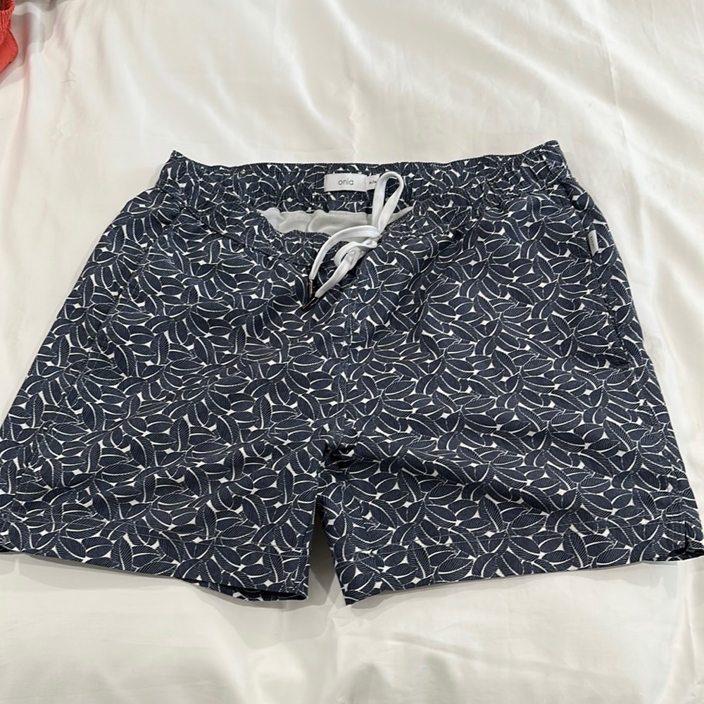 Onia men’s swim trunks 6 inch inseam